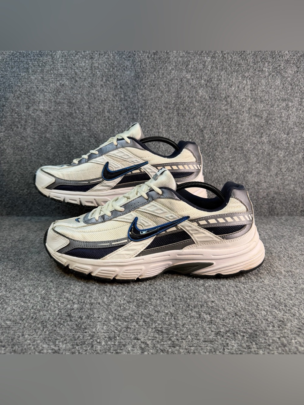 Nike Initiator Running Shoes White Metallic Cool Grey Obsidian Mens Size 11